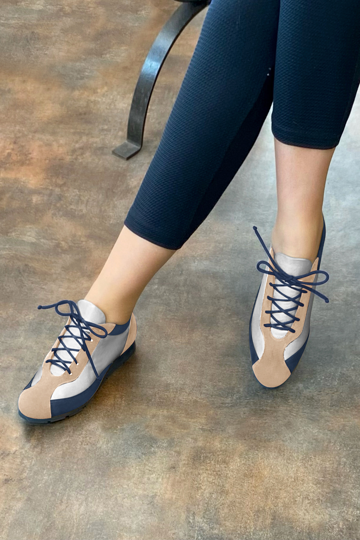Biscuit beige, light silver and navy blue women's three-tone elegant sneakers. Round toe. Flat rubber soles. Worn view - Florence KOOIJMAN